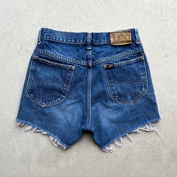 vintage 90s lee mid wash jean shorts 🍓 - Picture 1 of 6